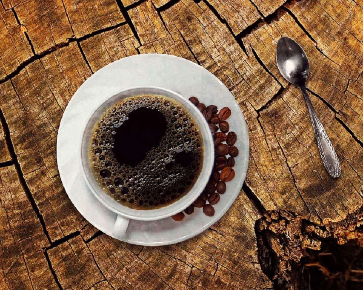 ÎNTREBAREA ZILEI: Ce se întâmplă dacă bei cafea atunci când ameţeşti brusc?