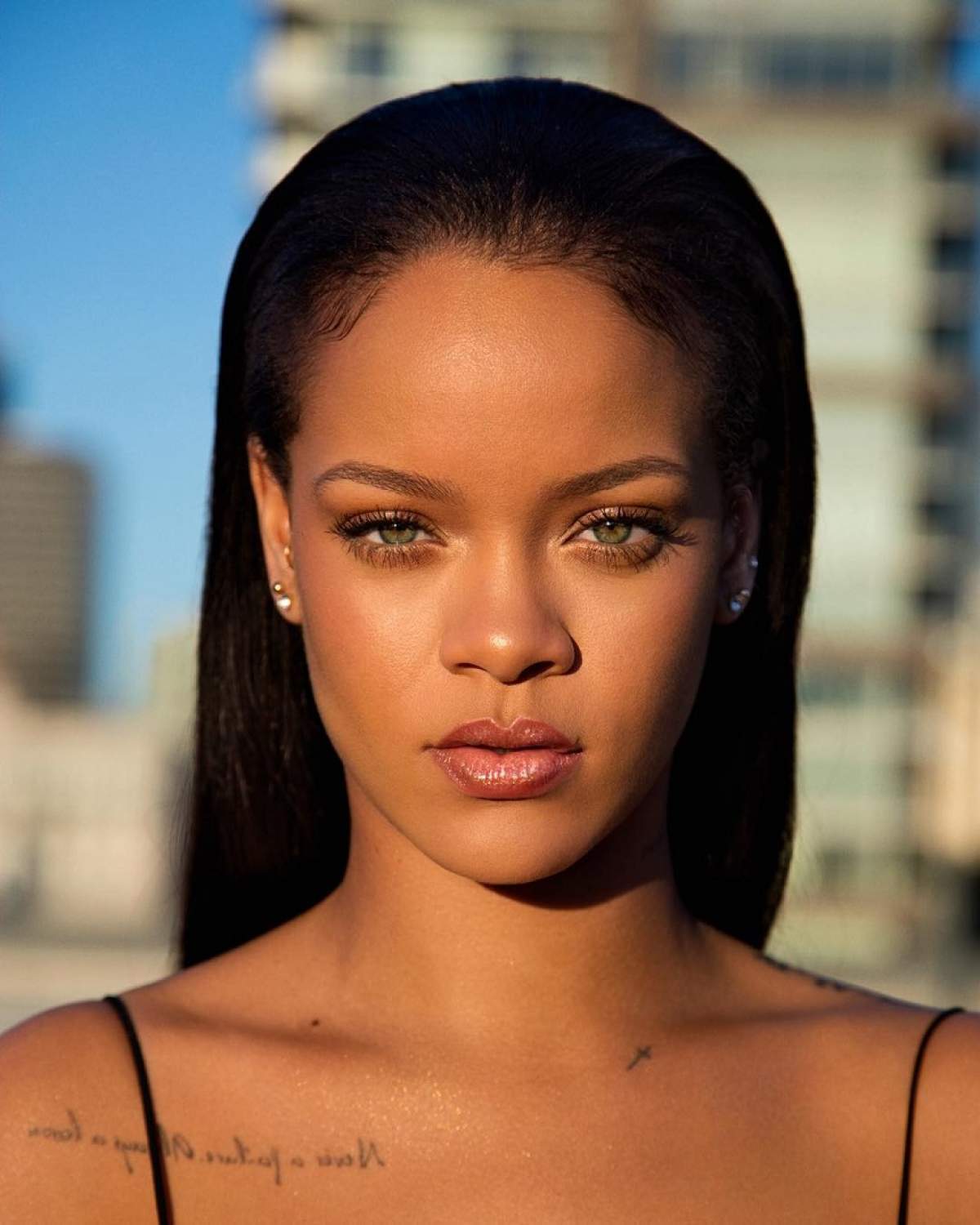 Rihanna şi-a mărit colecţia de case! Cum arată achiziţia de 22 de milioane de dolari a cântăreţei