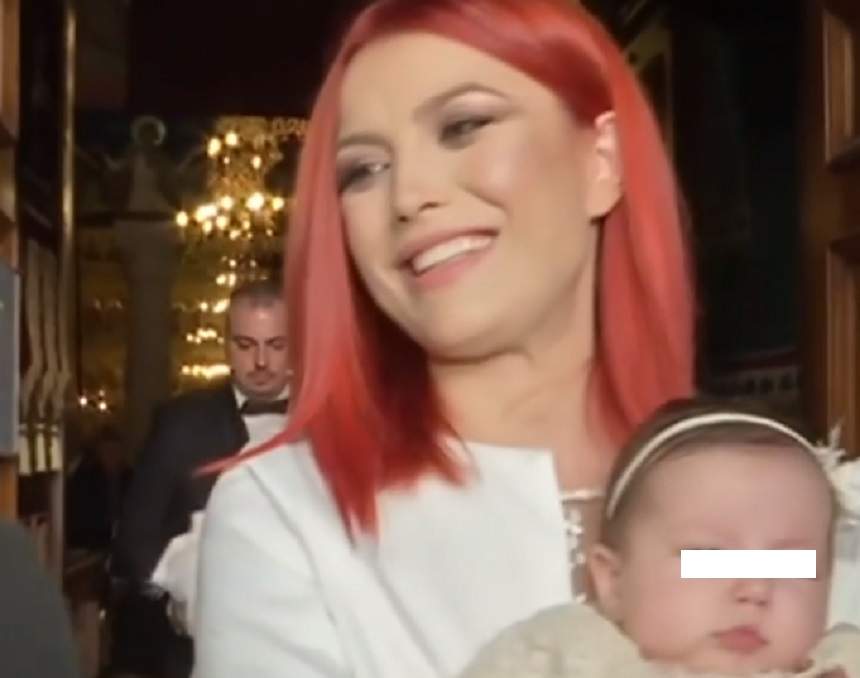 VIDEO / Primele declarații ale Elenei Gheorghe, după ce fiica ei a fost botezată: "Tata a băgat-o în cristelniță"