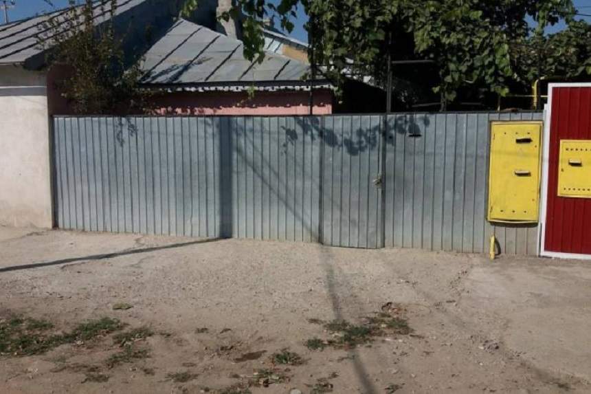 FOTO / Un bărbat din Brăila a fost găsit spânzurat în curtea casei sale. Motivul i-a şocat pe vecini