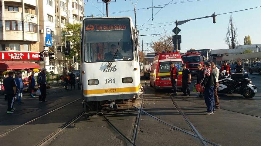 Haos în Capitală! Două persoane au fost rănite în urma unui accident între două tramvaie