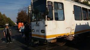 Haos în Capitală! Două persoane au fost rănite în urma unui accident între două tramvaie
