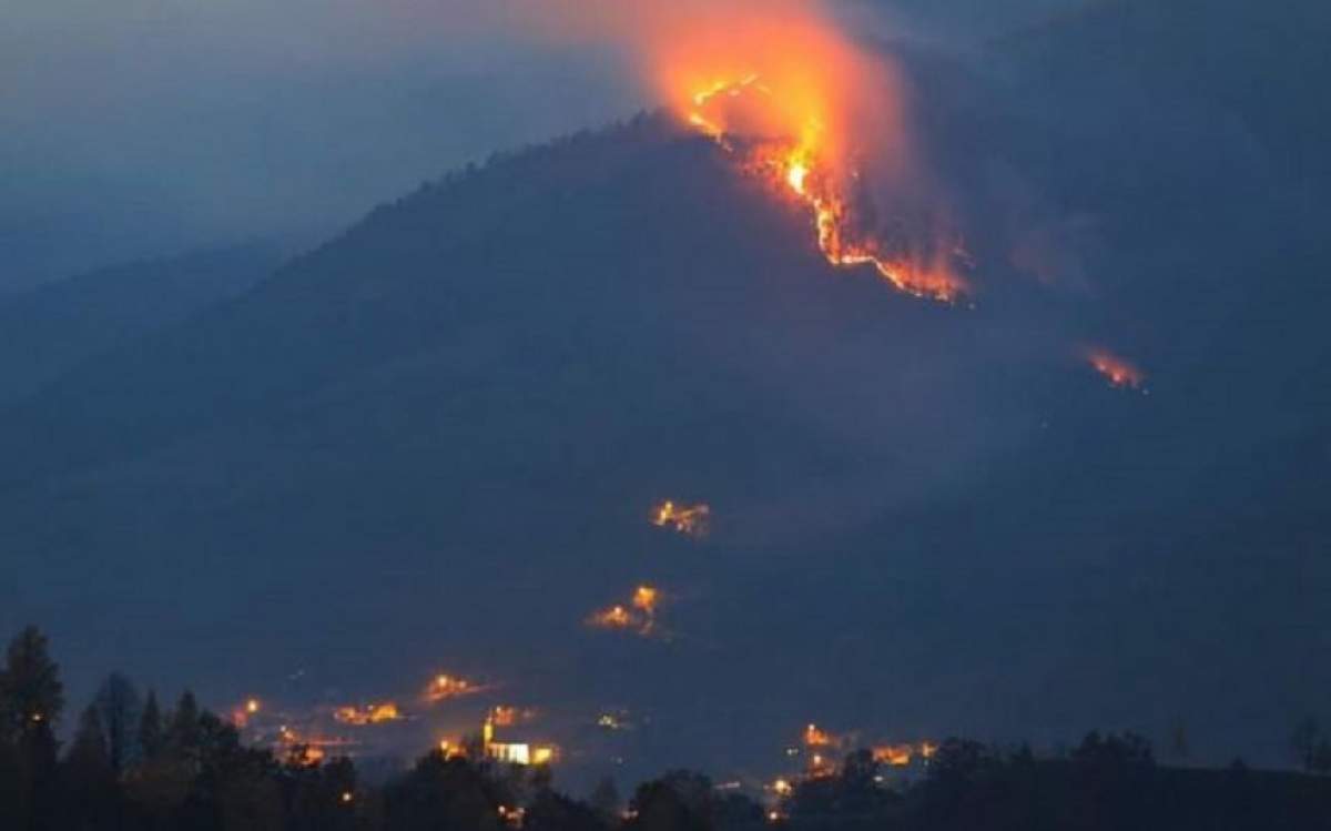 FOTO / Pădurea Apuseni arde de două zile! Incendiul nu poate fi stins