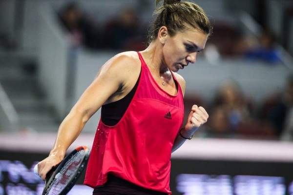 Simona Halep a demolat-o pe Caroline Garcia în primul meci disputat la Turneul Campioanelor!