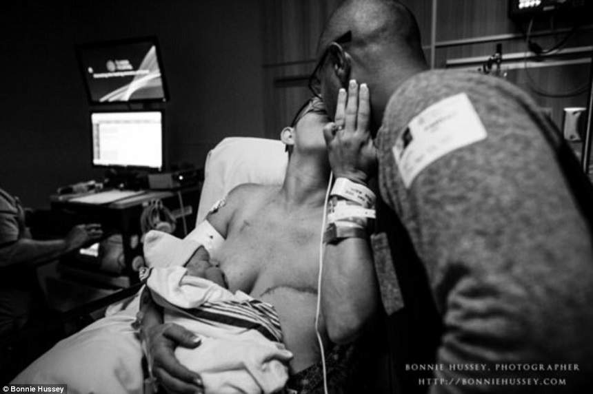Era însărcinată în 11 săptămâni când a aflat că are cancer la sân. A făcut chimioterapie, dar nu a renunţat la sarcină. Cum arată copilul