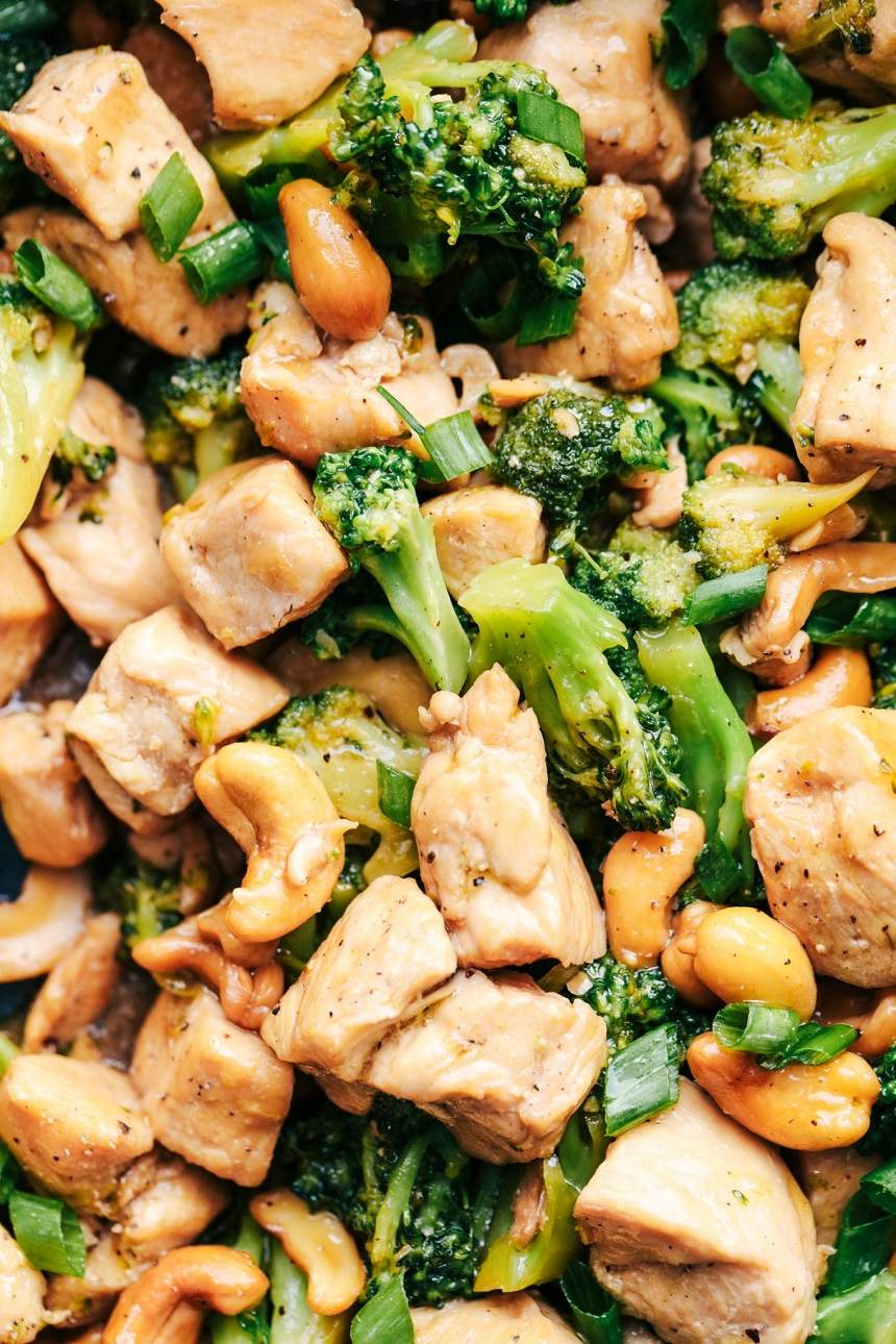 Piept de pui cu broccoli şi caju