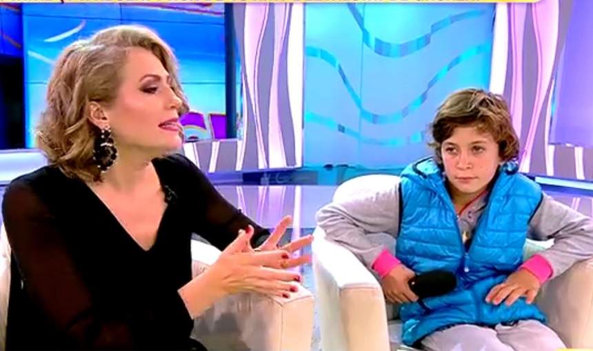 VIDEO / Întâlnire emoționantă la "Acces Direct"! Sărmana Claudia și frații ei, din nou în platoul Mirelei Vaida. Ce s-a întâmplat cu ei