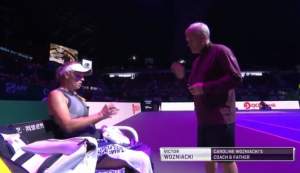 Simona Halep, UMILITĂ de Caroline Wozniacki la Turneul Campioanelor!