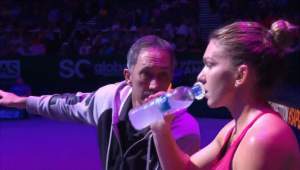 Simona Halep, UMILITĂ de Caroline Wozniacki la Turneul Campioanelor!