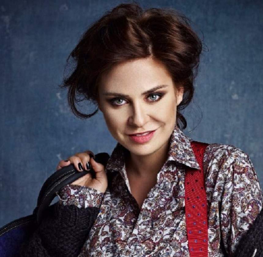 VIDEO / Adina Buzatu a dat-o în bară la un eveniment! Silueta stilistei nu mai e ce-a fost!