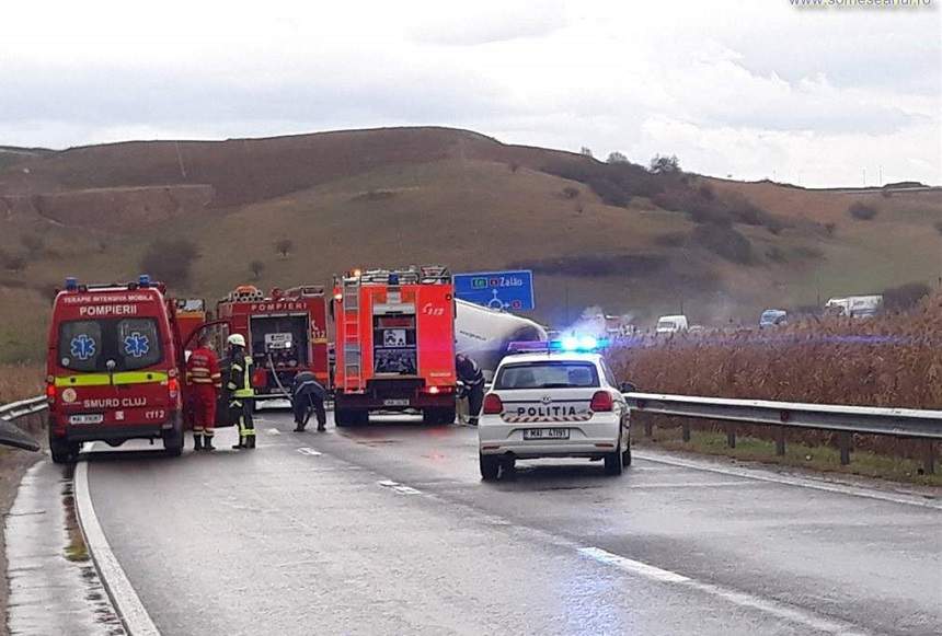 Accident mortal în Cluj! Șoferul unui autoturism a fost decapitat după impactul cu o cisternă care a luat foc