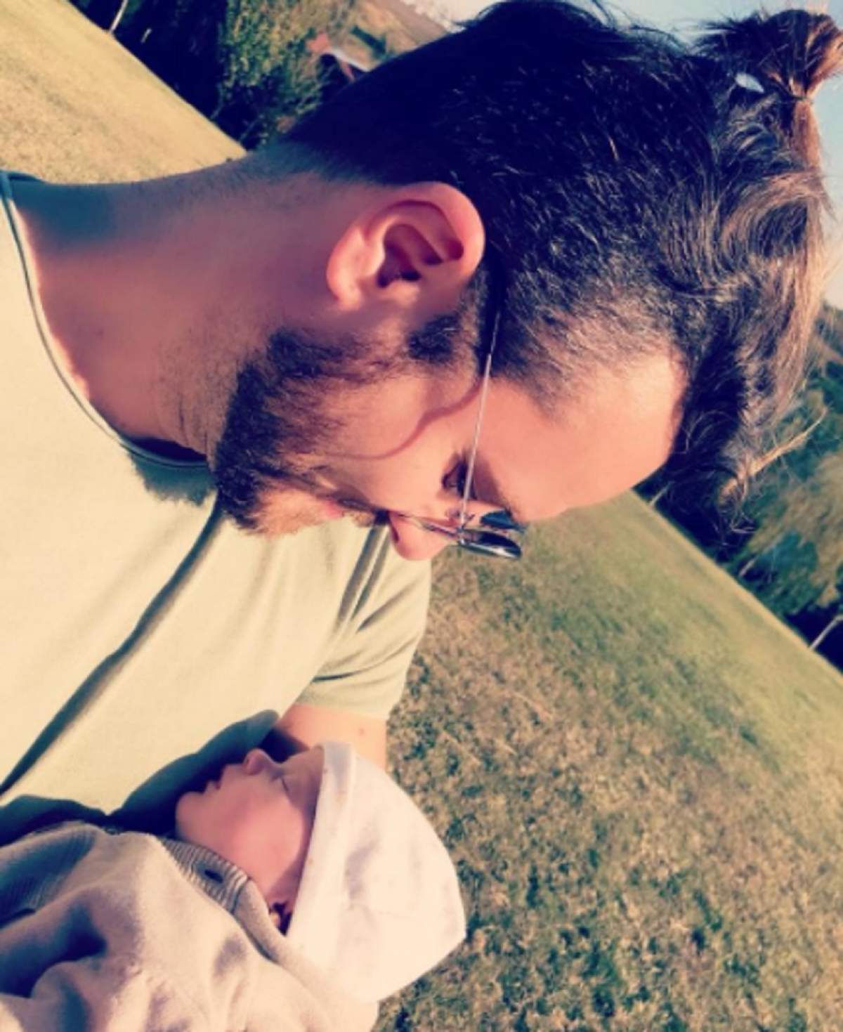 FOTO / Tavi Clonda s-a pozat fericit alături de nepotul lui! În imagine apare și Victoria. Ce au observat toți oamenii la ea