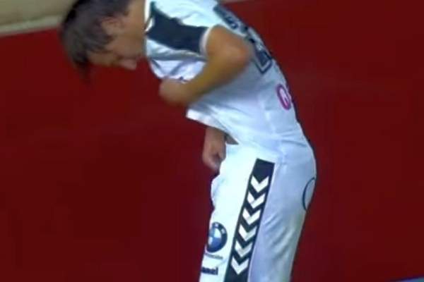 VIDEO / Coşmar pentru un fotbalist! O accidentare stupidă i-a adus 10 puncte de sutură la penis!