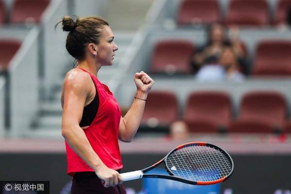 Simona Halep şi-a depăşit complexul! Campioana noastră a demolat-o pe Maria Sharapova la Beijing!