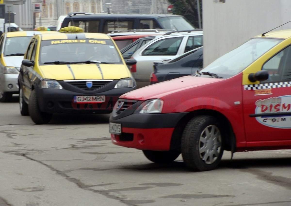 Imagini groaznice! Un taximetrist a fost snopit cu bâta de o femeie! Motivul agresiunii e incredibil