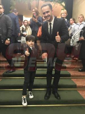 FOTO / Şerban Copoţ, pe covorul roşu cu fiul cel mare! Gestul surprinzător făcut de Tedi în faţa paparazzilor