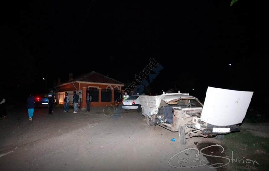 Accident grav într-o comună din Buzău! Doi adolescenţi, răniţi grav după ce s-au răsturnat cu o maşină furată