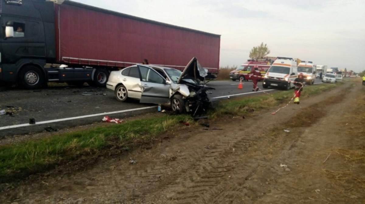 FOTO / Accident grav pe DN1. O persoană se zbate între viaţă şi moarte, iar alte două sunt în condiţii critice