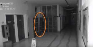 VIDEO / Au privit camerele de supraveghere şi au înlemnit! Imagini terifiante surprinse într-o şcoală