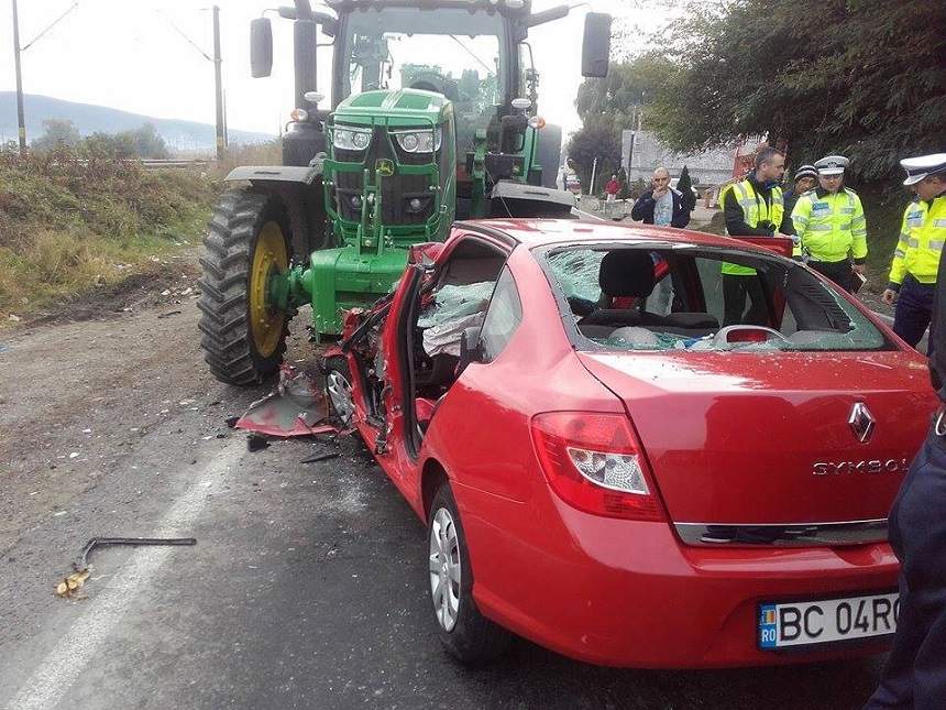 FOTO / Acccident înfiorător pe DN 11A! Trei morţi şi un rănit, după ce un autoturism a intrat sub roţile unui tractor