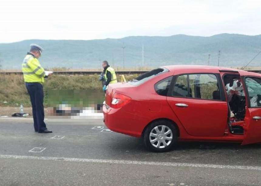 FOTO / Acccident înfiorător pe DN 11A! Trei morţi şi un rănit, după ce un autoturism a intrat sub roţile unui tractor