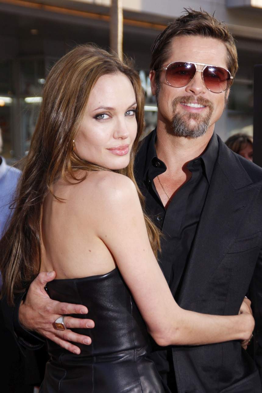 Cuplul momentului! Angelina Jolie  l-a dat uitării pe Brad Pitt şi se iubeşte cu unul dintre cei mai cunoscuţi miliardari