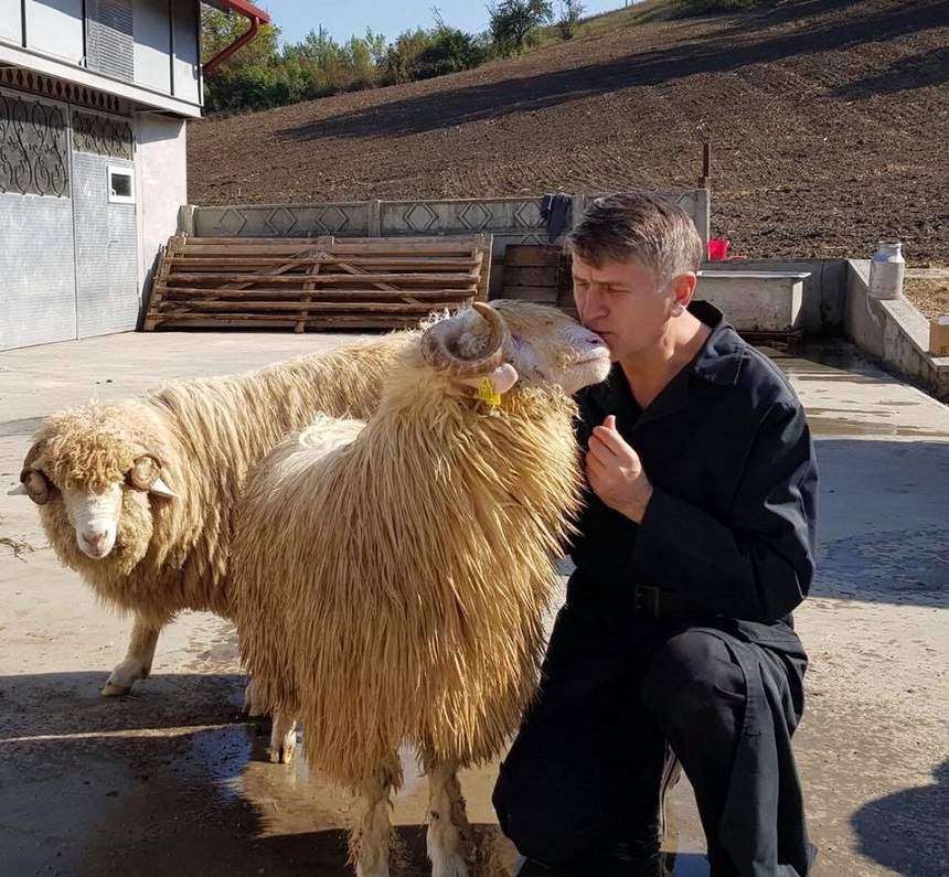 FOTO / Cristian Pomohaci și-a găsit altă ocupație după ce a fost caterisit. Ce face fostul preot: ”Cu James Bond”