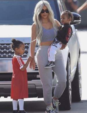 FOTO / Ce mare s-a făcut băiețelul celebrei Kim Kardashian! Micuțul seamănă perfect cu mama lui