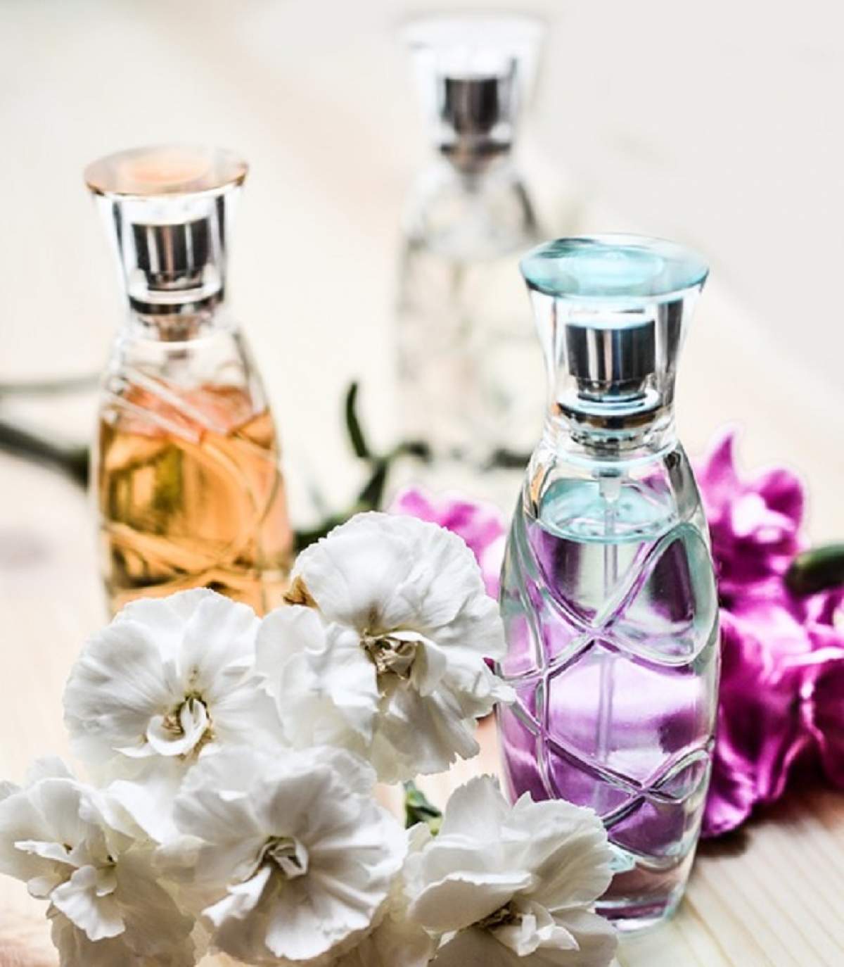 VIDEO / Parfumul este toxic? Citeşte eticheta înainte să îl cumperi! Dacă se regăsesc aceste lucruri renunţă la el