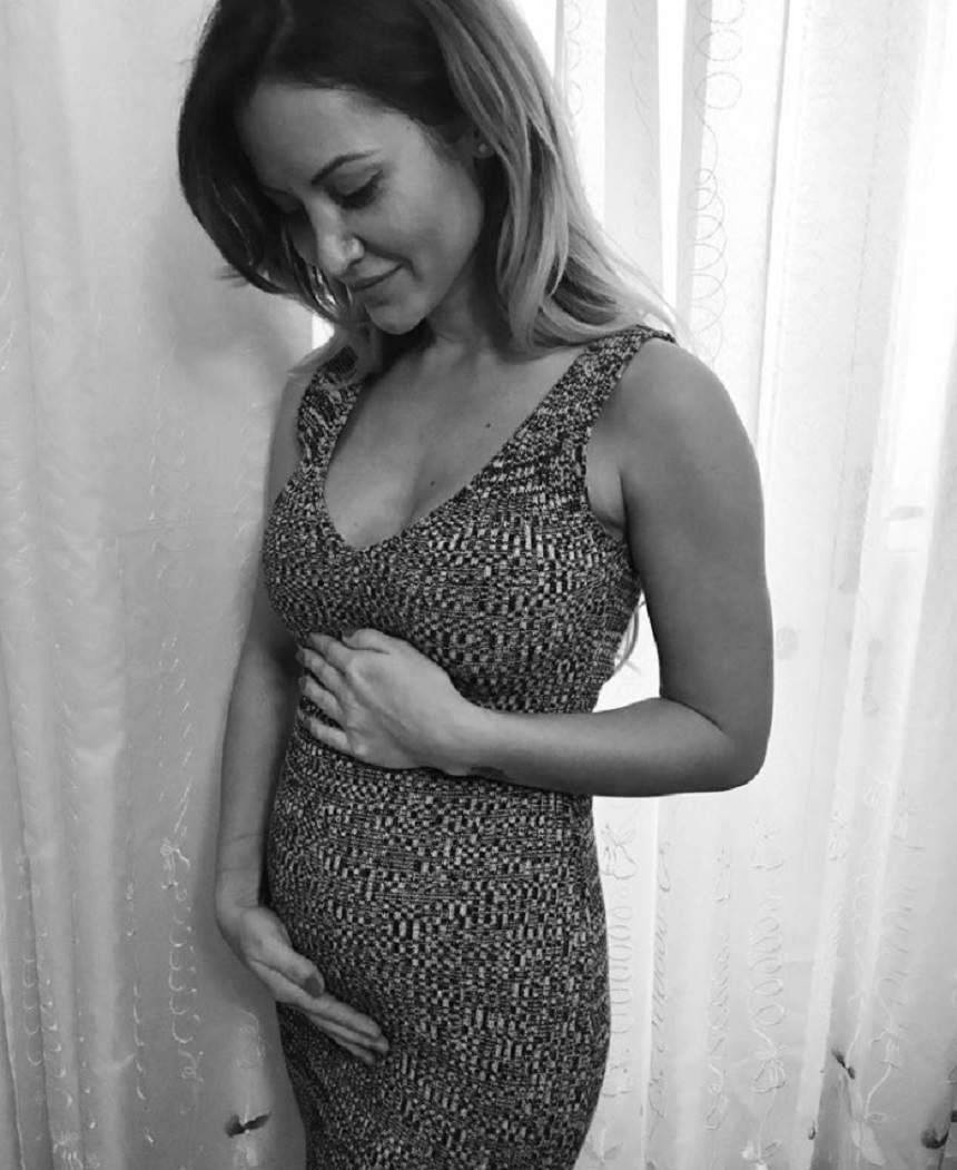 Fotografia care a stârnit controverse! Nicoleta de la "Insula Iubirii", poză într-o salopetă strâmtă, după ce a anunţat sarcina: "Burta nu mai e?"