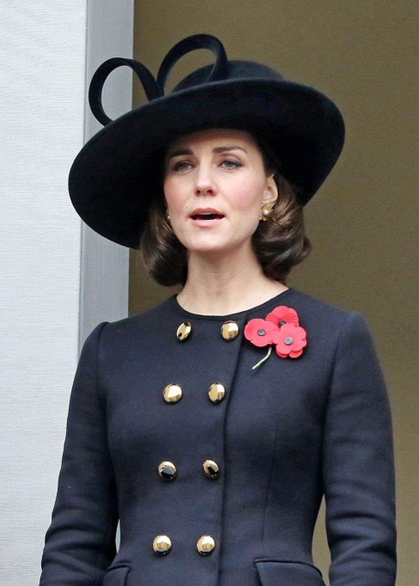 Kate Middleton şi-a ascuns sarcina la un eveniment solemn. Aşa arată ducesa de Cambridge, înainte să devină mamă pentru a treia oară