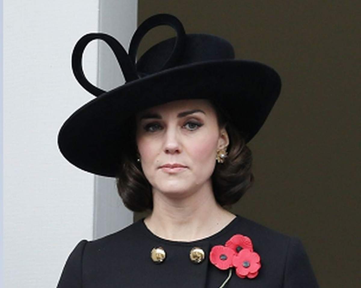 Kate Middleton şi-a ascuns sarcina la un eveniment solemn. Aşa arată ducesa de Cambridge, înainte să devină mamă pentru a treia oară