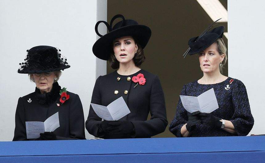 Kate Middleton şi-a ascuns sarcina la un eveniment solemn. Aşa arată ducesa de Cambridge, înainte să devină mamă pentru a treia oară