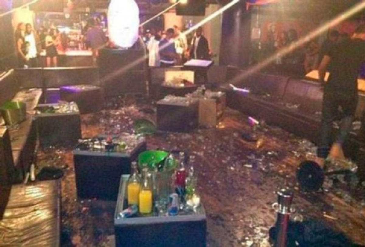 Clipe de groază într-un club din București! A scos o SABIE URIAȘĂ și s-a plimbat printre mese / Foto