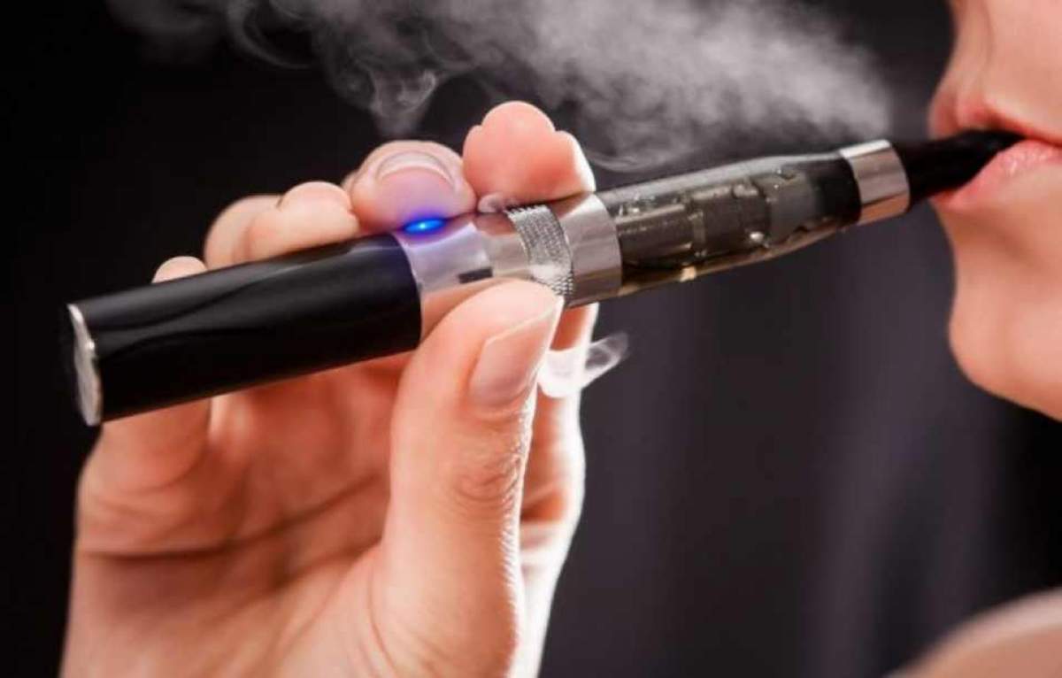 Ţigările ELECTRONICE, mai nocive decât cele clasice! La ce riscuri te supui