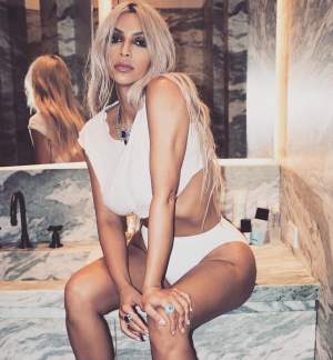 FOTO / Kim Kardashian nu se potoleşte! I s-au văzut perfect sânii la cel mai recent eveniment