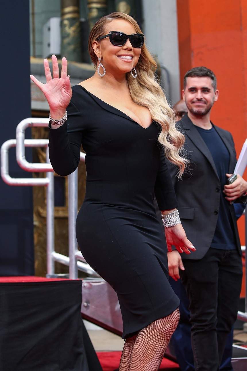 Ce kilograme în plus? Mariah Carey a îngenuncheat şi a rămas cu sânii la vedere