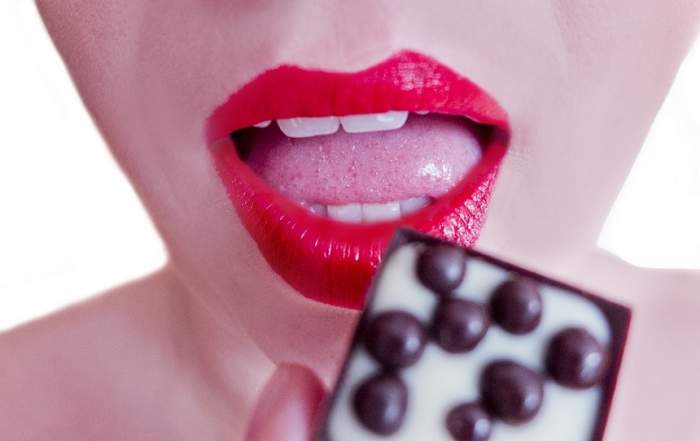 Îţi place ciocolata şi eşti fan dulciuri? Ce dezvăluie acestea despre viaţa sexuală te va lăsa mască