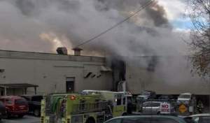 FOTO & VIDEO / Trei explozii uriaşe au avut loc la o fabrică de cosmetice! Peste 20 de persoane sunt rănite