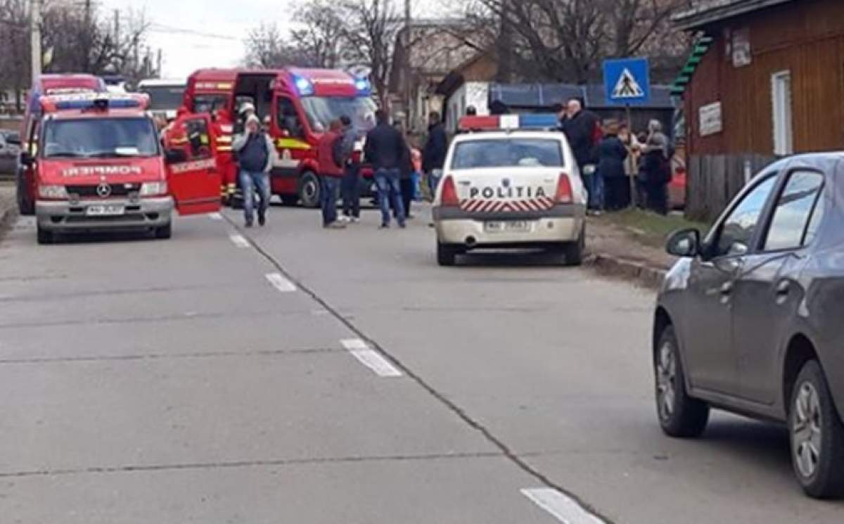 Accident grav în Suceava. Cinci copii, acroşaţi de o maşină într-o staţie de autobuz