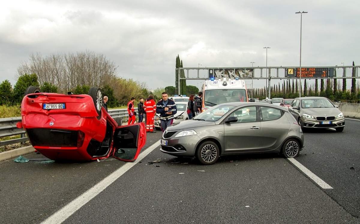 Accident TERIFIANT în Sibiu! Patru copii au fost răniţi după ce maşina a derapat