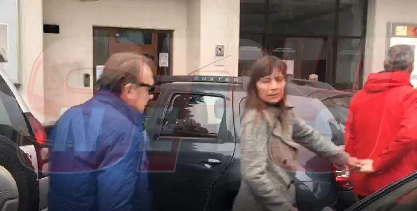 VIDEO PAPARAZZI / Imaginile durerii! Mitică Popescu şi Gabriel Cotabiţă şi-au luat adio de la Stela Popescu!