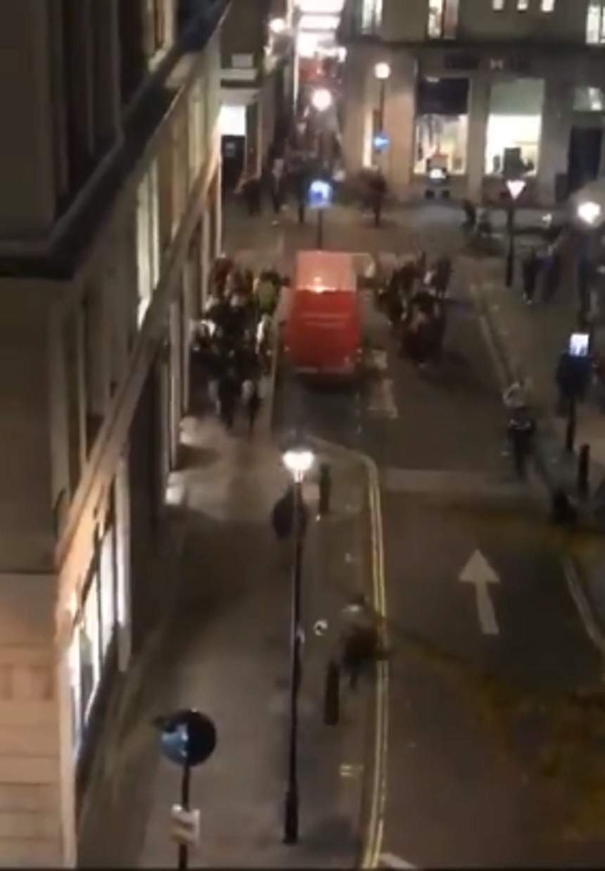 ALERTĂ la o staţie de metrou din Londra! Toţi oamenii au fugit strigând: ”Bombă!”