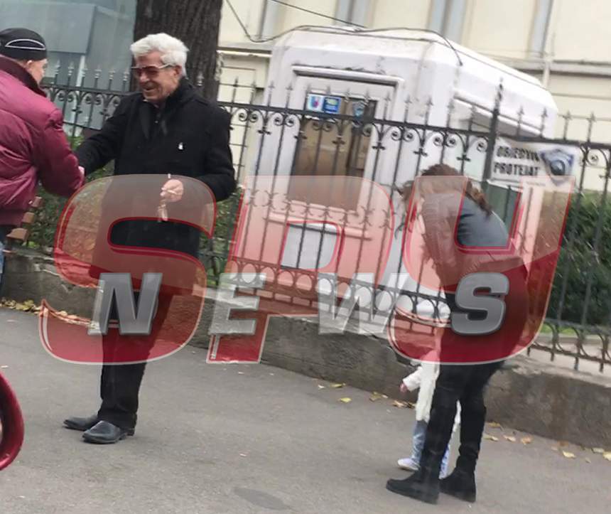 Imagini inedite cu bunicul Ion Dichiseanu! Cum se comportă cu fetița fiicei sale / Video paparazzi