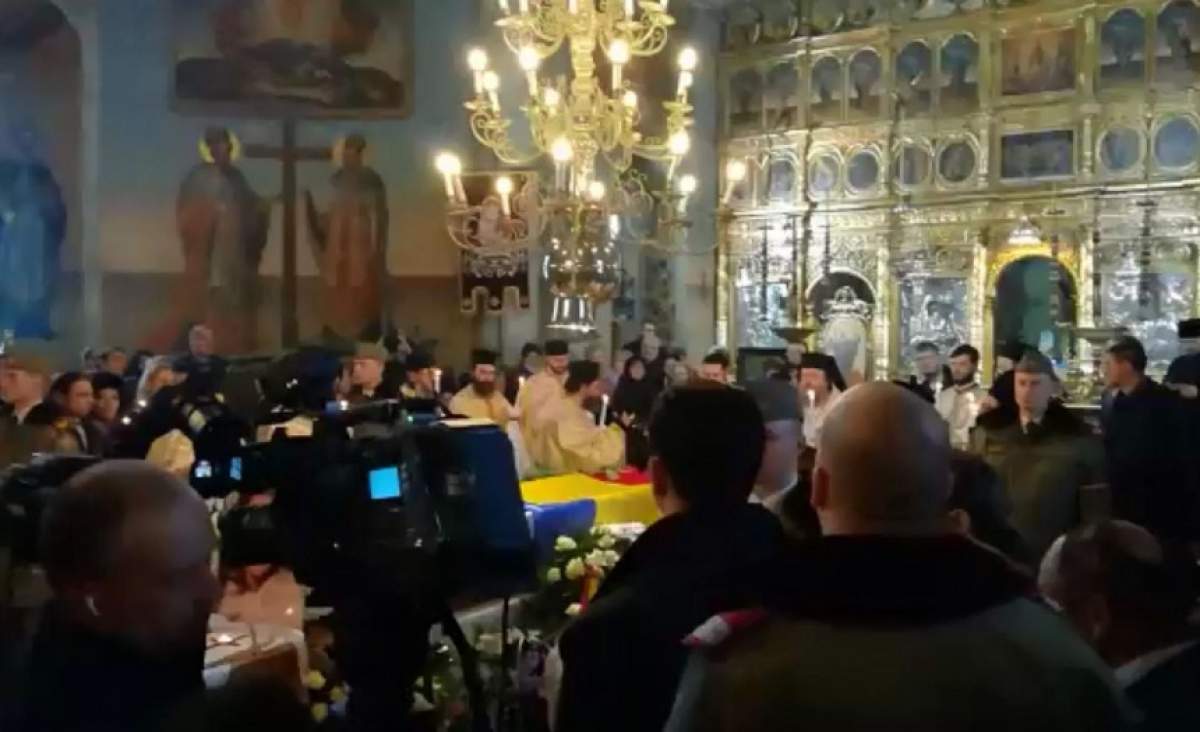 VIDEO PAPARAZZI / A început slujba de înmormantare! Imagini emoţionate de la căpătâiul Stelei Popescu