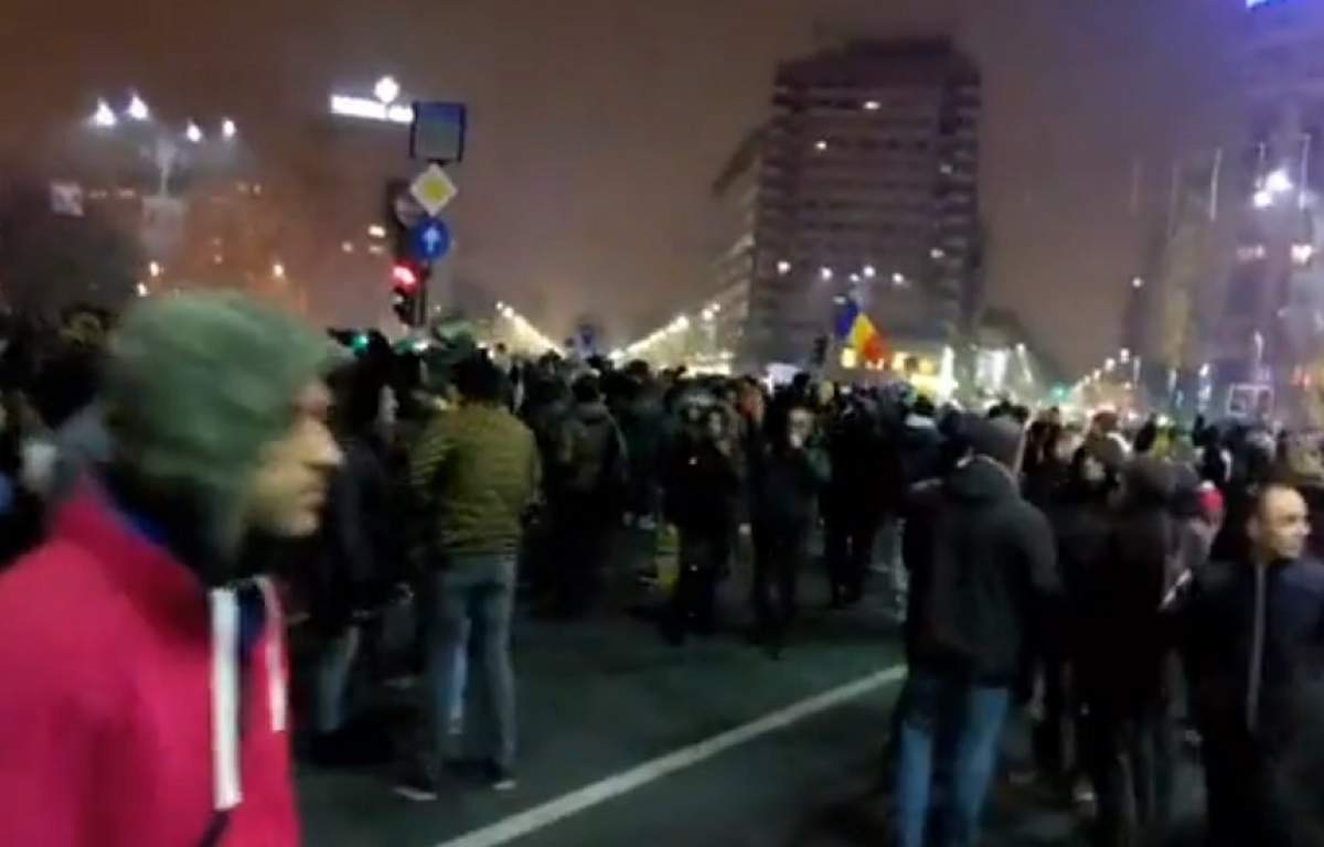 UPDFATE: Proteste în Capitală, dar şi în alte oraşe din ţară! Peste 25 000 de oameni au ieşit în stradă în Bucureşti