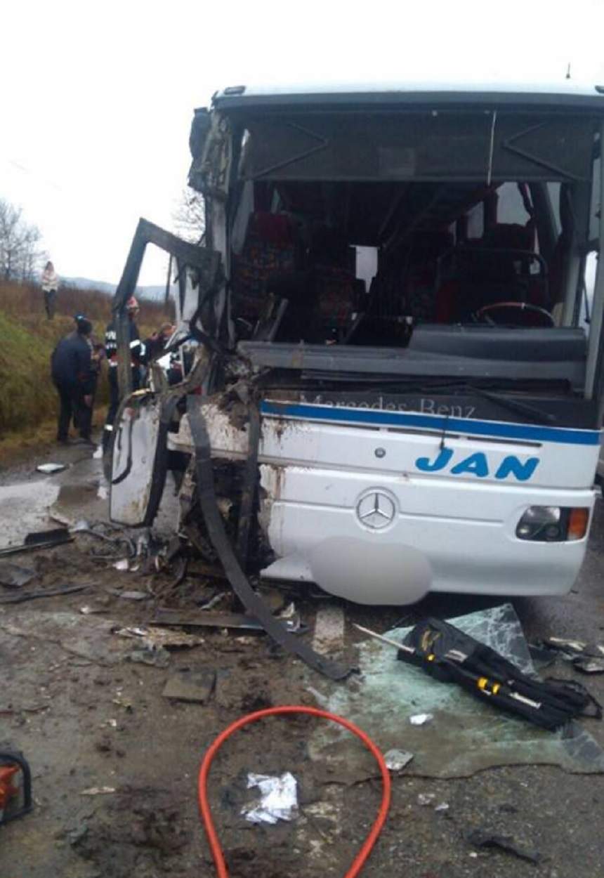 Accident grav în Maramureş! Un autobuz cu 50 de persoane s-a ciocnit cu un TIR! A fost activat Planul Roşu de Intervenţie