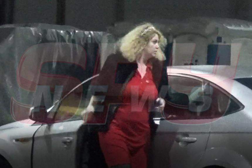 Buget de austeritate pentru Oana Lis! De câţi bani îşi permite blondina să pună benzină / VIDEO PAPARAZZI