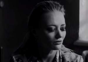 VIDEO / Delia, videoclip cum n-ai văzut-o niciodată! Cu ochii în lacrimi, cântă versuri despre iubire