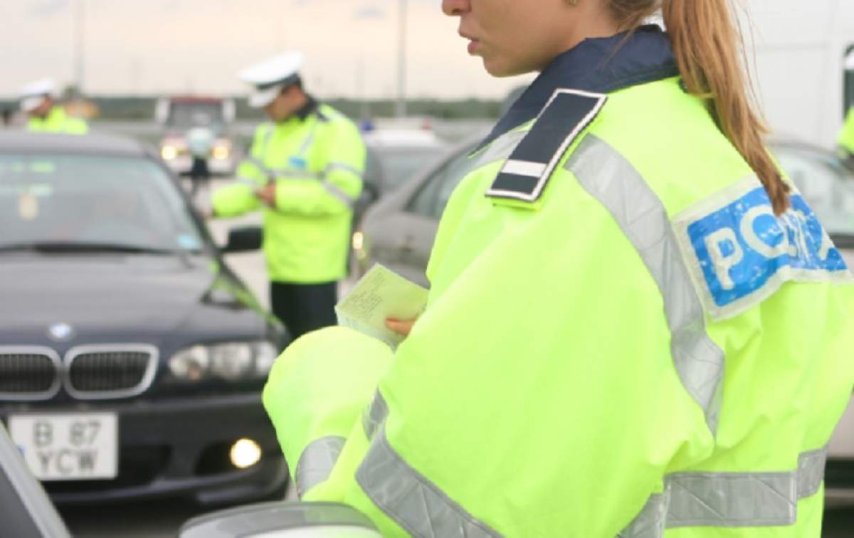 Ca la noi la nimeni! O poliţistă de 22 de ani i-a luat permisul unui şofer, apoi l-a amendat pentru că nu îl are la el